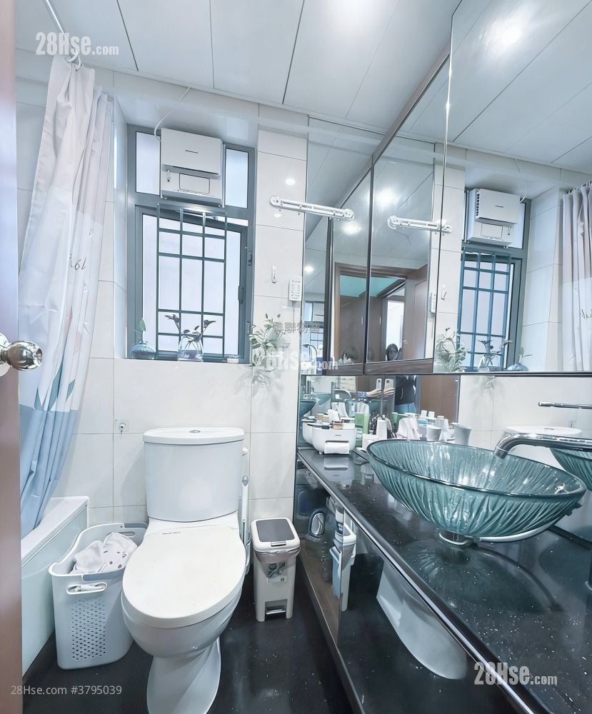 Residence Oasis Sell 3 Bedrooms 653 ft²