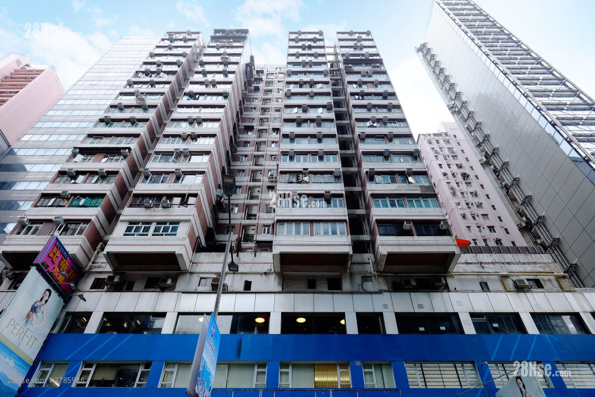 building outlook: Capital Building Rental 3 Bedrooms , 2 Bathrooms 439 ft²