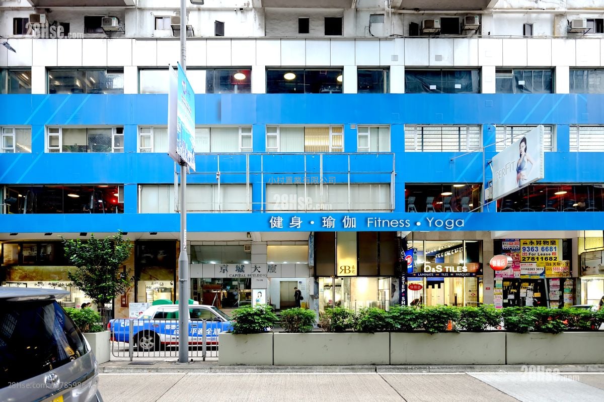 main door: Capital Building Rental 3 Bedrooms , 2 Bathrooms 439 ft²