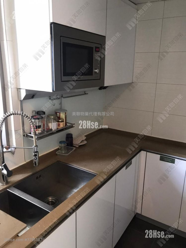 Trinity Towers Sell 3 Bedrooms , 2 Bathrooms 708 ft²