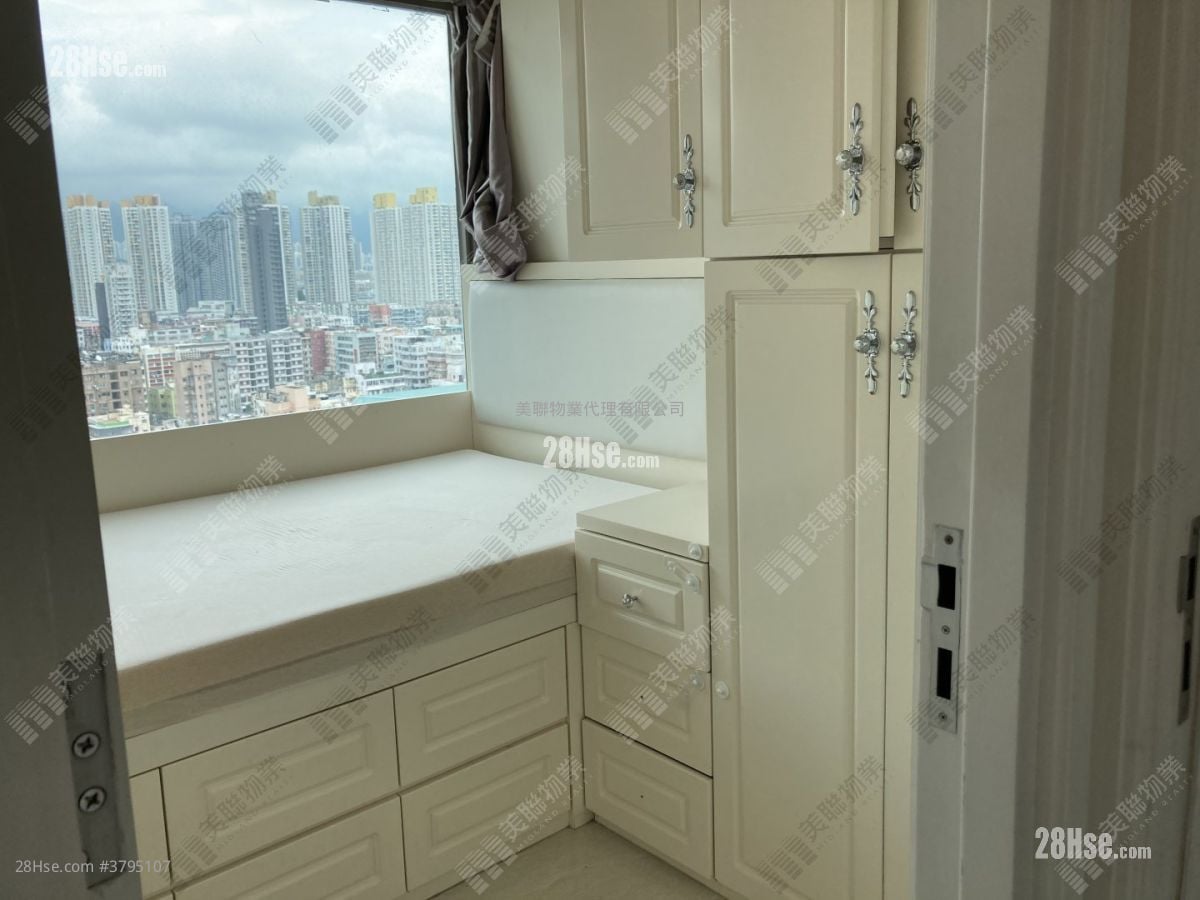 Trinity Towers Sell 3 Bedrooms , 2 Bathrooms 708 ft²