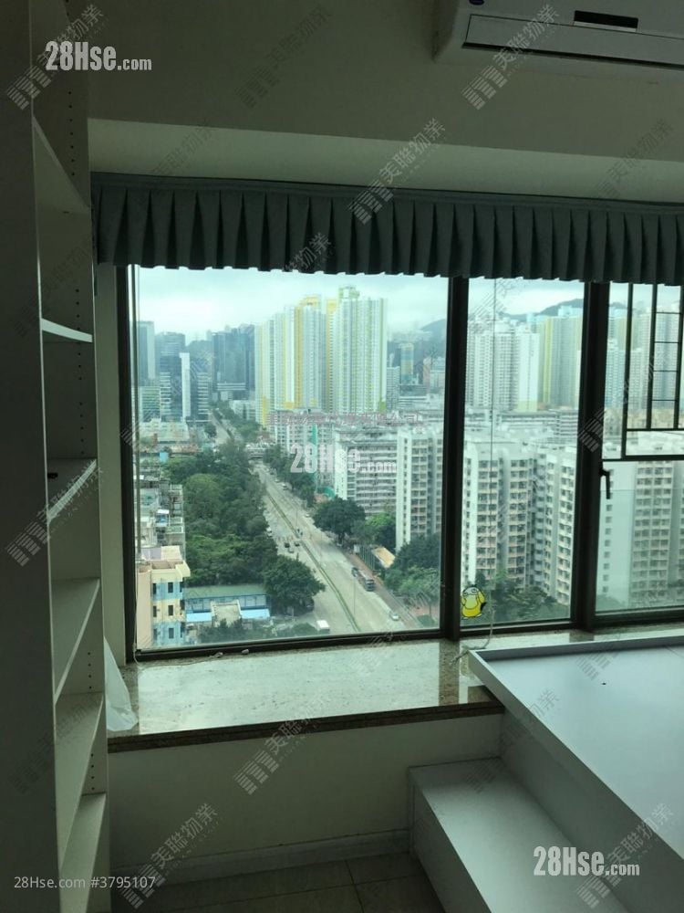 Trinity Towers Sell 3 Bedrooms , 2 Bathrooms 708 ft²