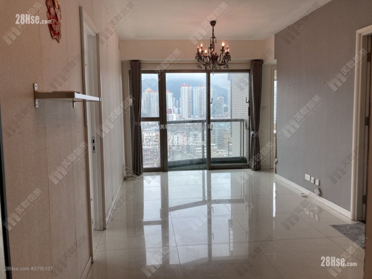 Trinity Towers Sell 3 Bedrooms , 2 Bathrooms 708 ft²