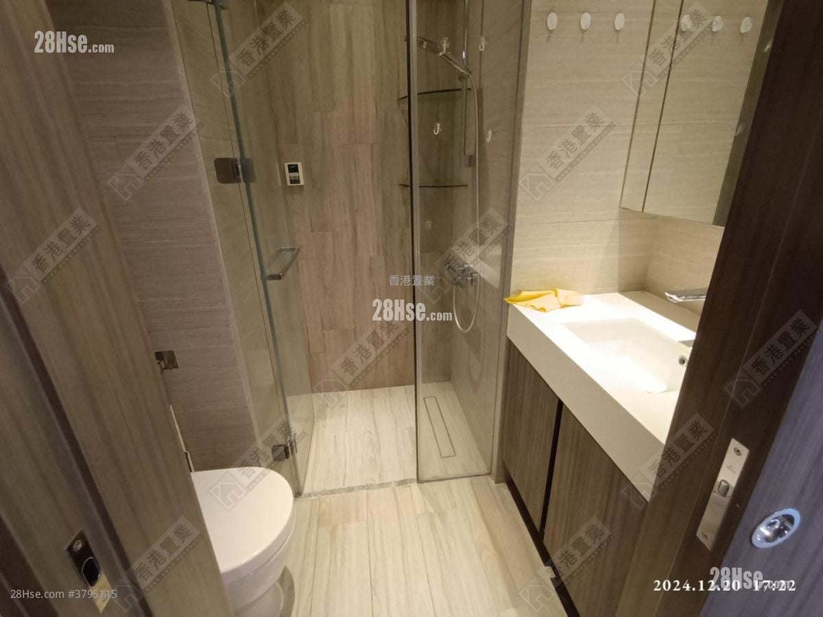 Park One Sell 3 Bedrooms , 1 Bathroom 418 ft²