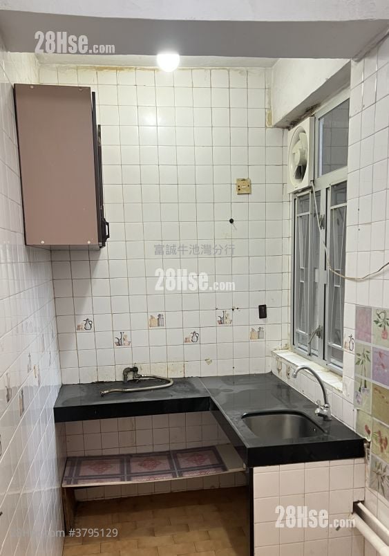 Sun Lai Garden Sell 2 Bedrooms , 1 Bathroom 386 ft²