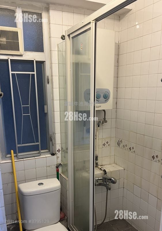 Sun Lai Garden Sell 2 Bedrooms , 1 Bathroom 386 ft²