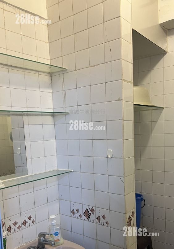 Sun Lai Garden Sell 2 Bedrooms , 1 Bathroom 386 ft²