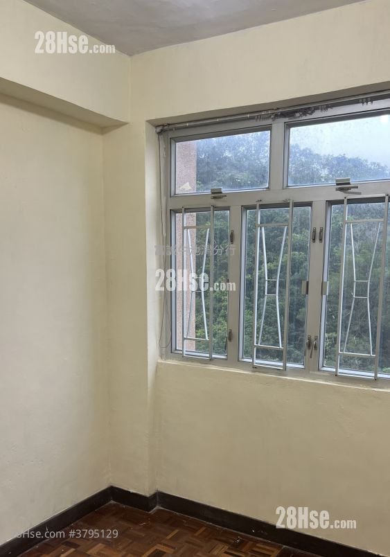 Sun Lai Garden Sell 2 Bedrooms , 1 Bathroom 386 ft²