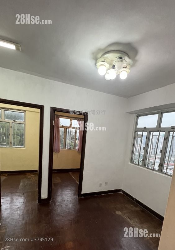 Sun Lai Garden Sell 2 Bedrooms , 1 Bathroom 386 ft²