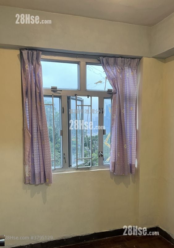 Sun Lai Garden Sell 2 Bedrooms , 1 Bathroom 386 ft²
