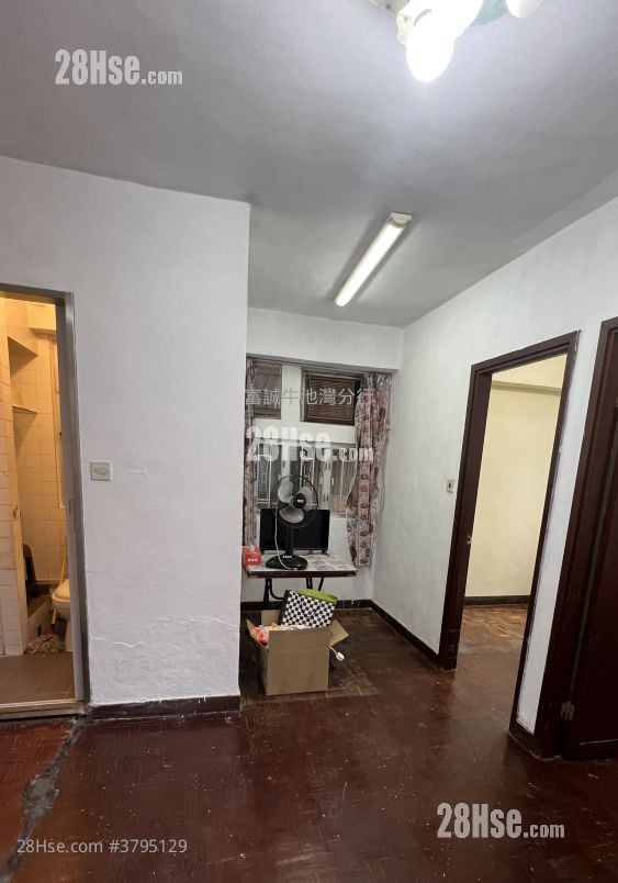 Sun Lai Garden Sell 2 Bedrooms , 1 Bathroom 386 ft²