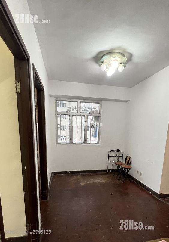 Sun Lai Garden Sell 2 Bedrooms , 1 Bathroom 386 ft²