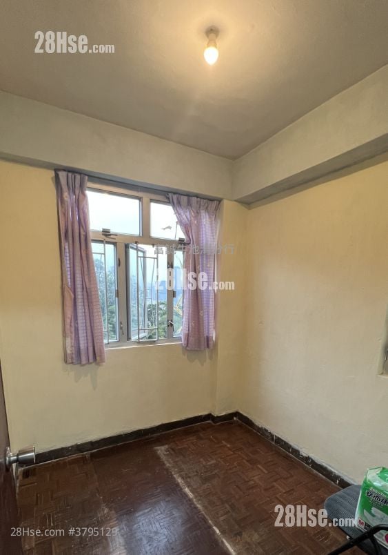 Sun Lai Garden Sell 2 Bedrooms , 1 Bathroom 386 ft²
