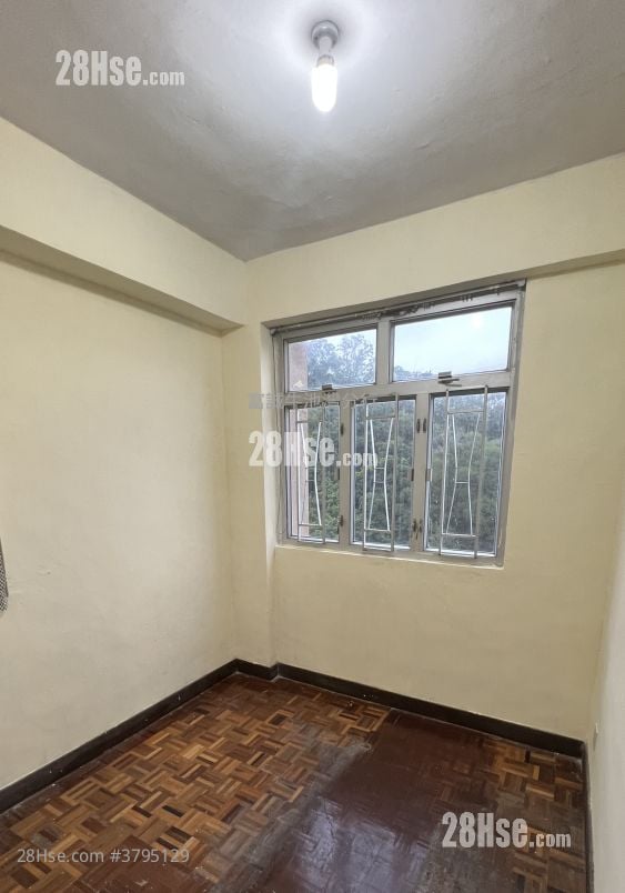 Sun Lai Garden Sell 2 Bedrooms , 1 Bathroom 386 ft²