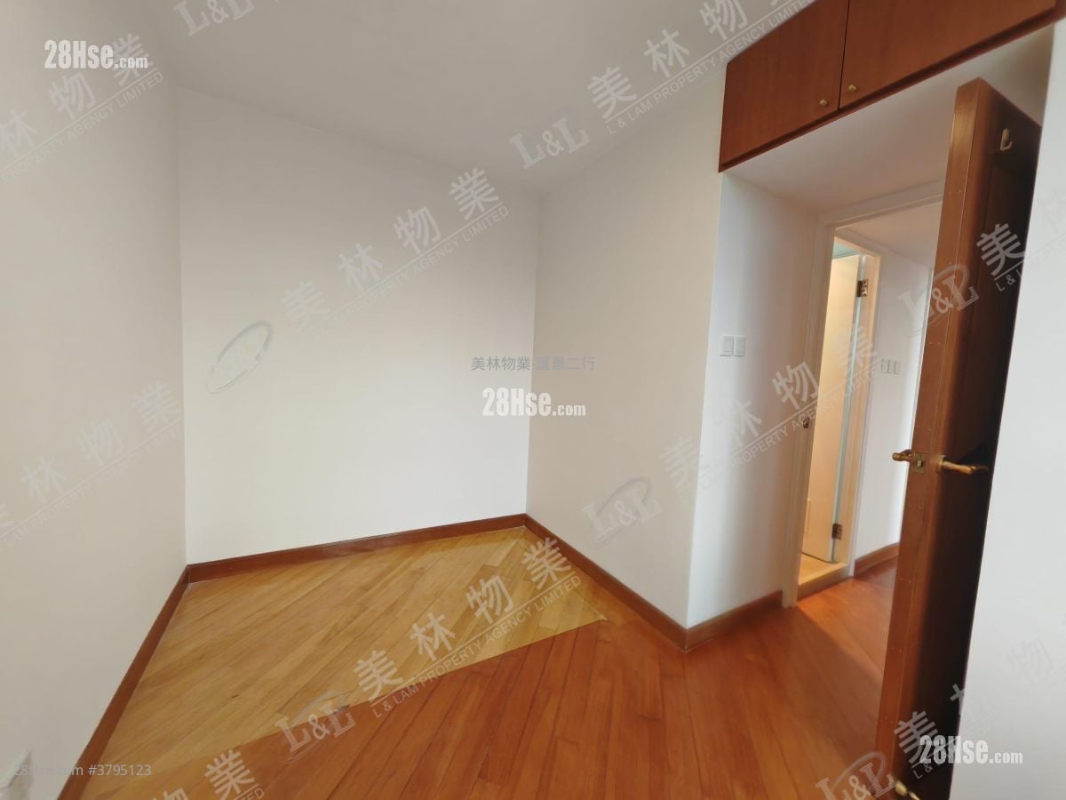 Hong Yat Court Sell 2 Bedrooms , 1 Bathroom 506 ft²