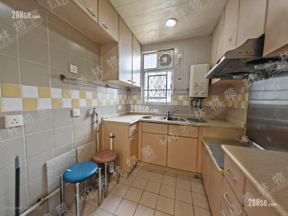 Hong Yat Court Sell 2 Bedrooms , 1 Bathroom 506 ft²