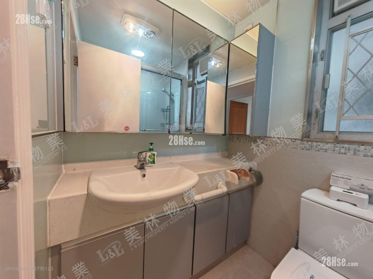 Hong Yat Court Sell 2 Bedrooms , 1 Bathroom 506 ft²