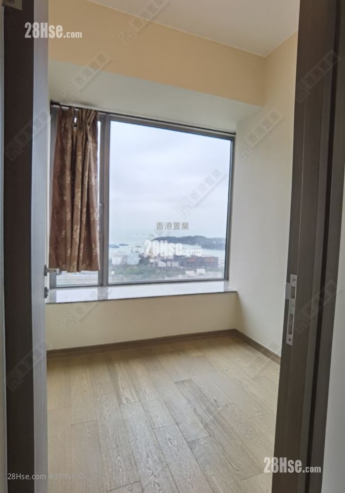 Park One Sell 4 Bedrooms , 2 Bathrooms 595 ft²