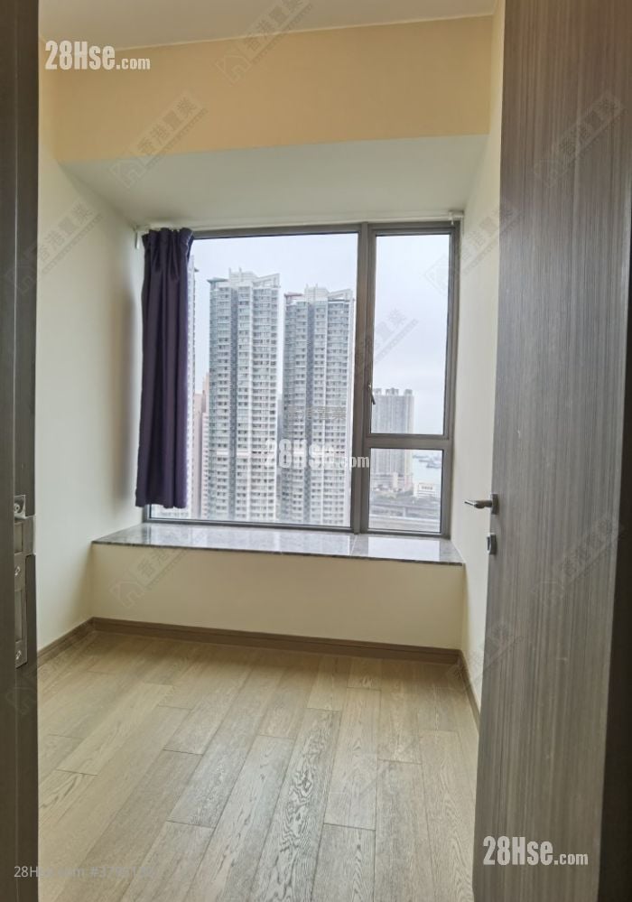 Park One Sell 4 Bedrooms , 2 Bathrooms 595 ft²