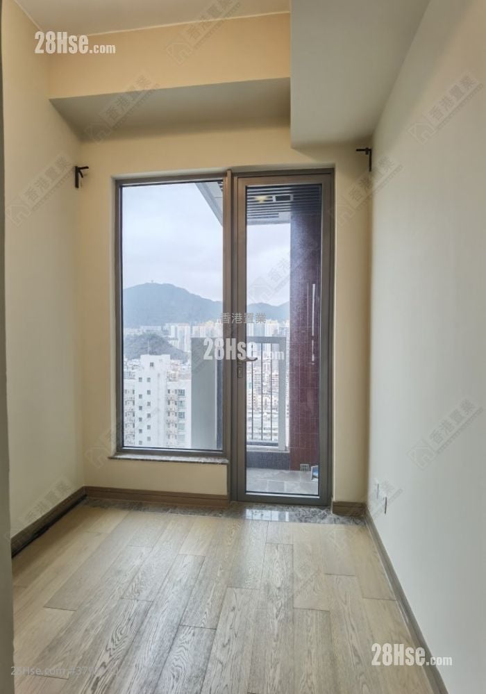 Park One Sell 4 Bedrooms , 2 Bathrooms 595 ft²