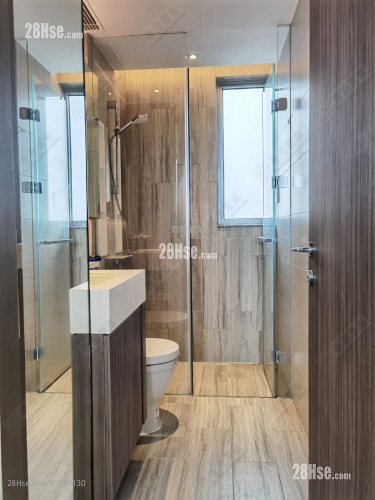 Park One Sell 4 Bedrooms , 2 Bathrooms 595 ft²