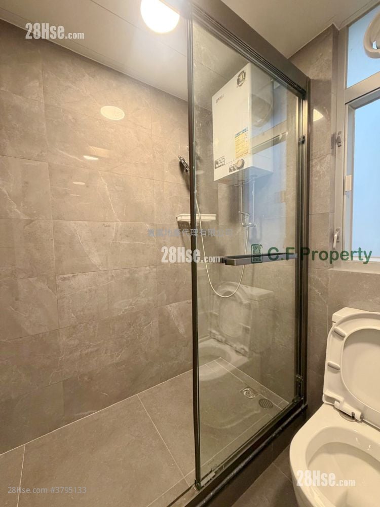 Hip Tak Building Sell 3 Bedrooms , 1 Bathroom 499 ft²