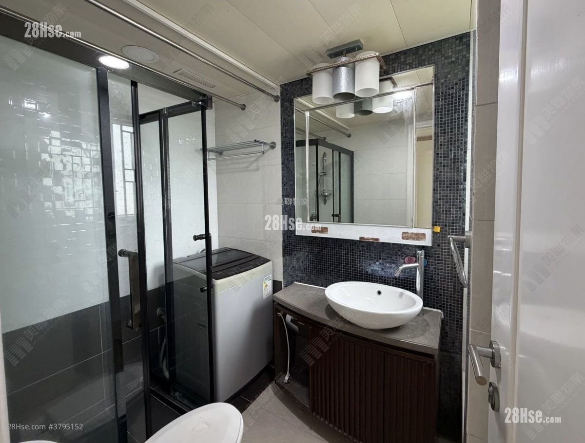 The Capitol Sell 3 Bedrooms , 2 Bathrooms 679 ft²