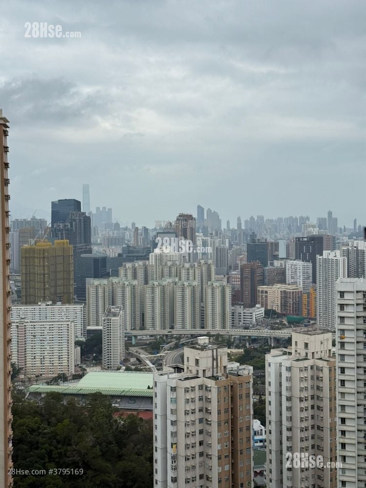 King Lai Court Sell 3 Bedrooms , 1 Bathroom 645 ft²