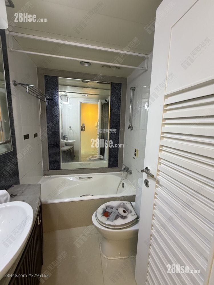 The Capitol Sell 3 Bedrooms , 2 Bathrooms 704 ft²