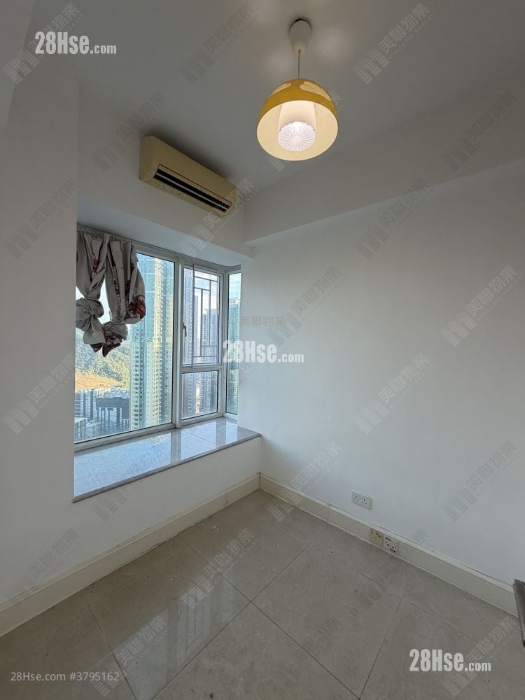 The Capitol Sell 3 Bedrooms , 2 Bathrooms 704 ft²