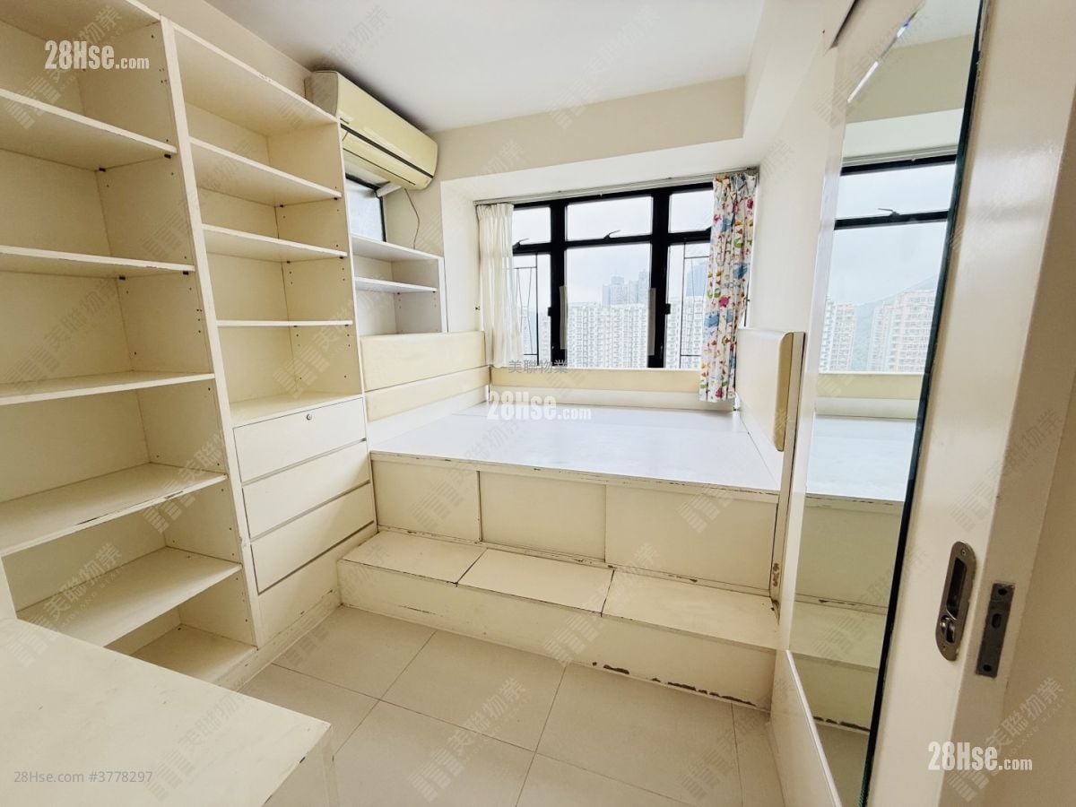 Kornhill Sell 3 Bedrooms 594 ft²