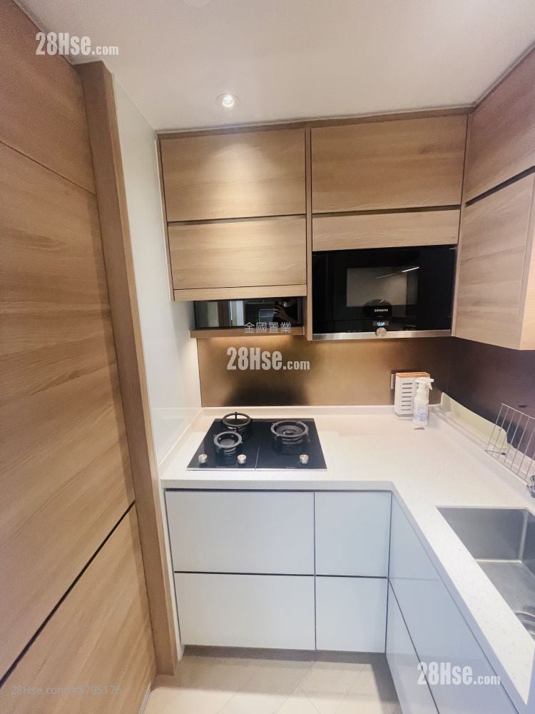 Arbour Rental 3 Bedrooms , 3 Bathrooms 752 ft²