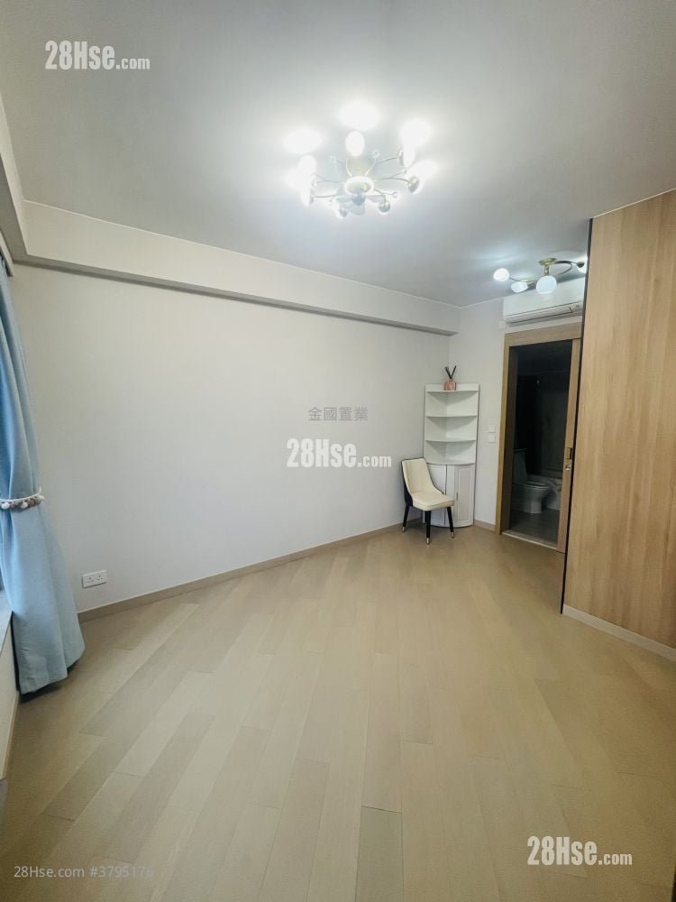 Arbour Rental 3 Bedrooms , 3 Bathrooms 752 ft²