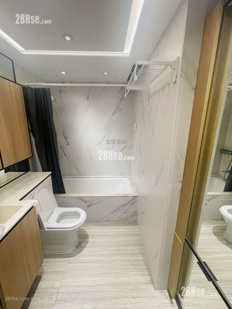 Arbour Rental 3 Bedrooms , 3 Bathrooms 752 ft²