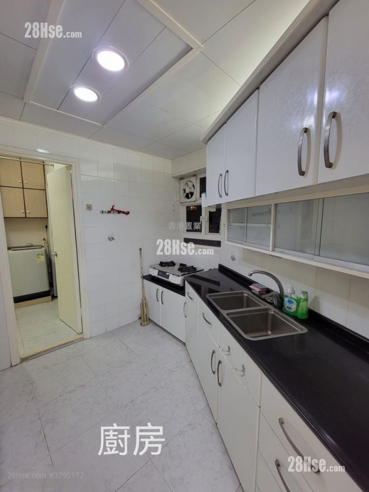 和富中心 租盘 3 房 , 2 浴室 1,267 平方尺