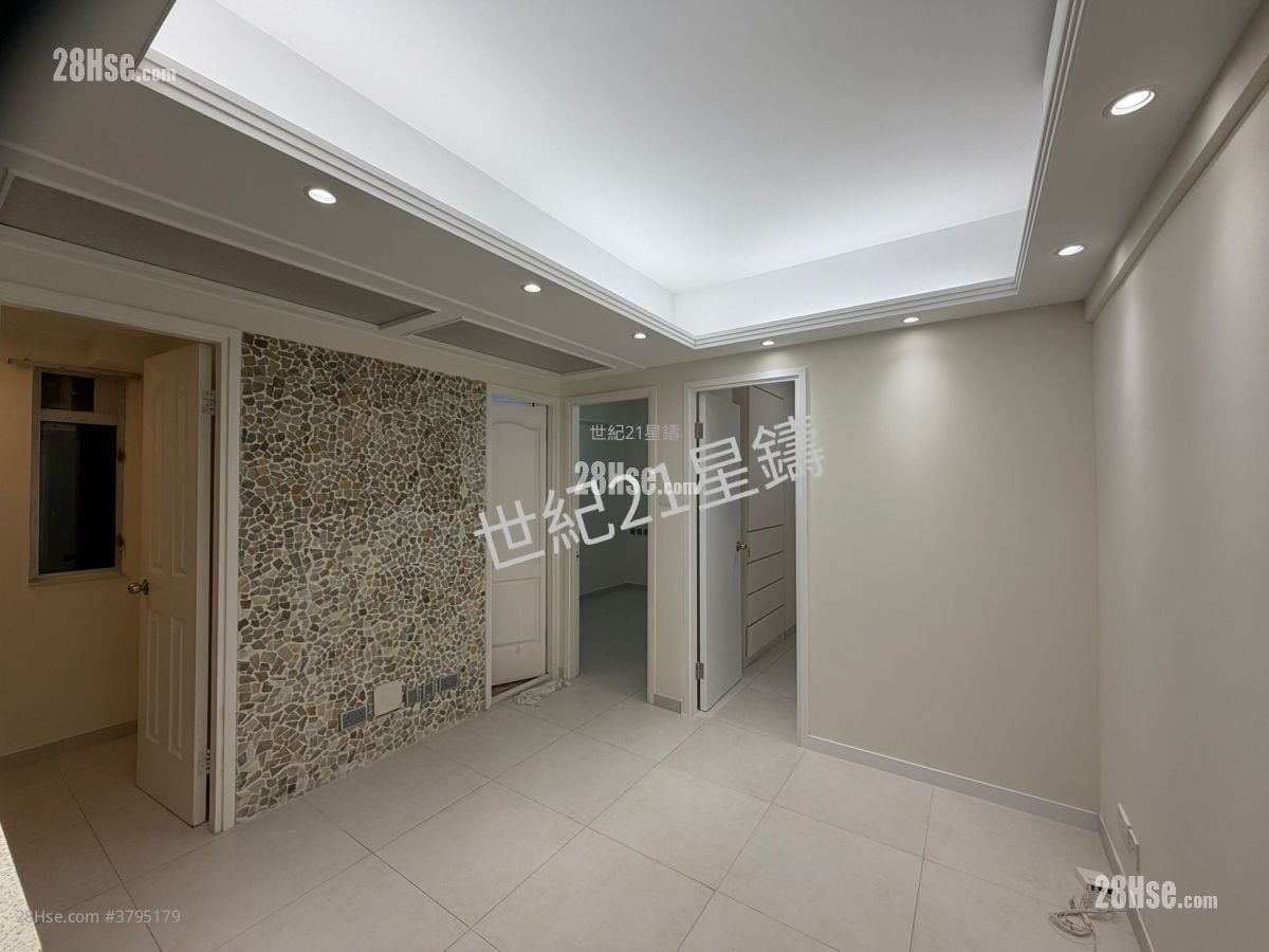 Tonnochy Towers Rental 3 Bedrooms , 1 Bathroom 419 ft²