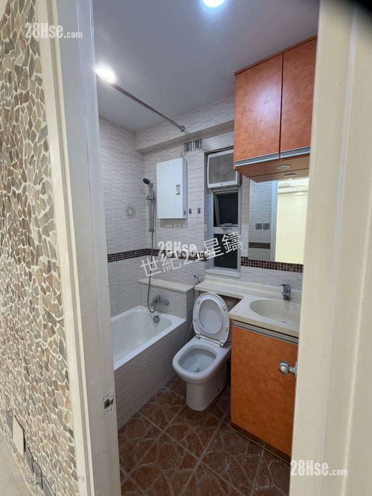 Tonnochy Towers Rental 3 Bedrooms , 1 Bathroom 419 ft²