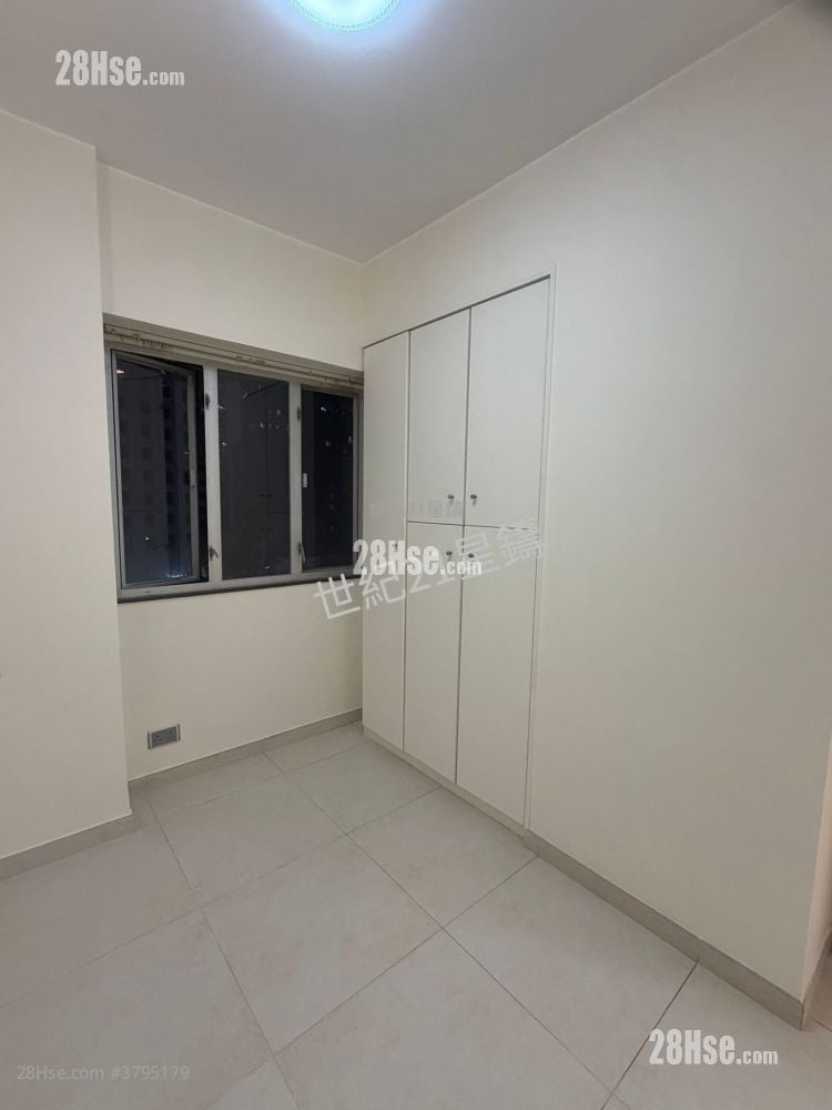 Tonnochy Towers Rental 3 Bedrooms , 1 Bathroom 419 ft²