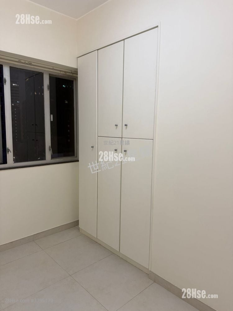 Tonnochy Towers Rental 3 Bedrooms , 1 Bathroom 419 ft²