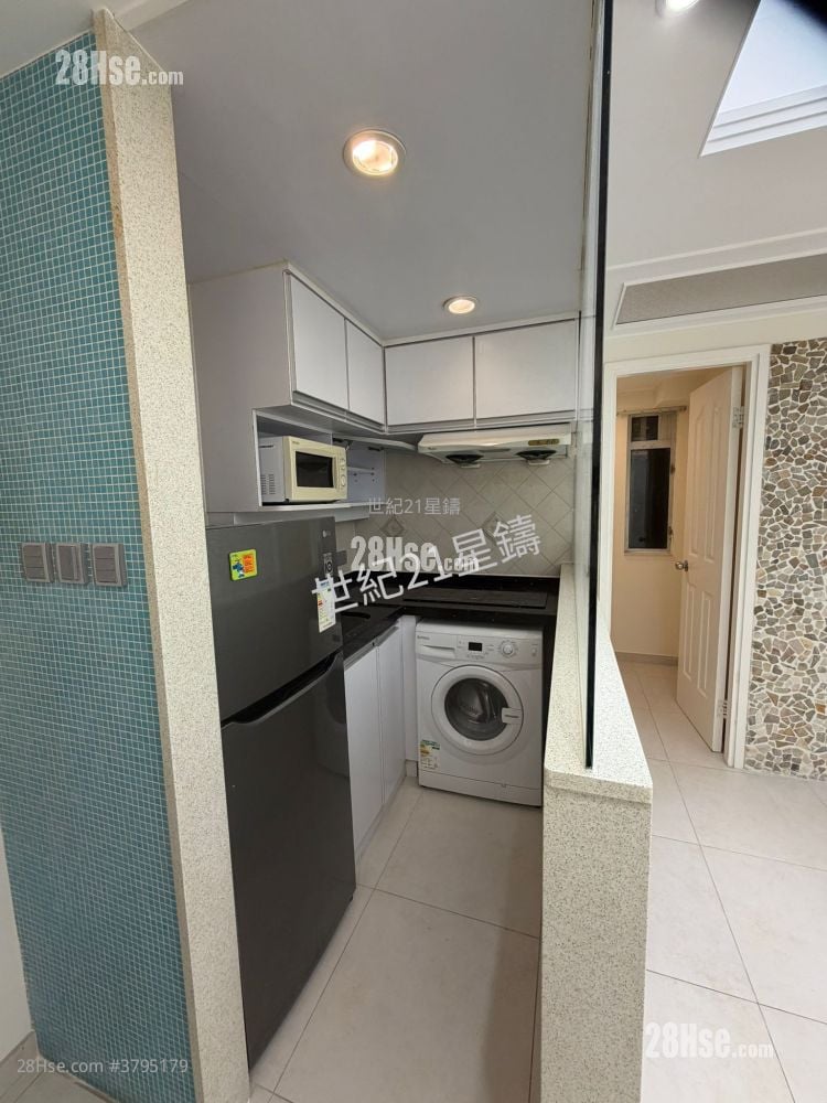 Tonnochy Towers Rental 3 Bedrooms , 1 Bathroom 419 ft²