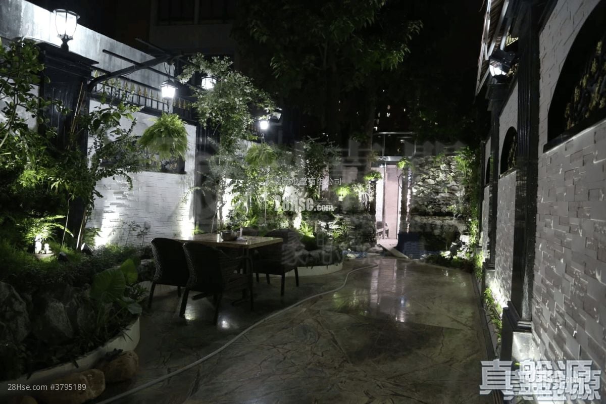 Conwell Villa Rental 1,802 ft²