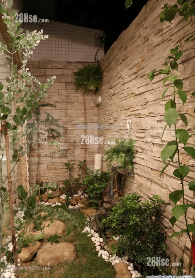 Conwell Villa Rental 1,802 ft²