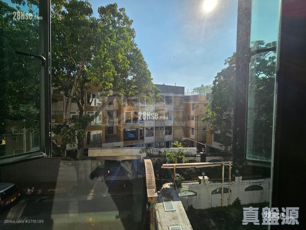 Conwell Villa Rental 1,802 ft²