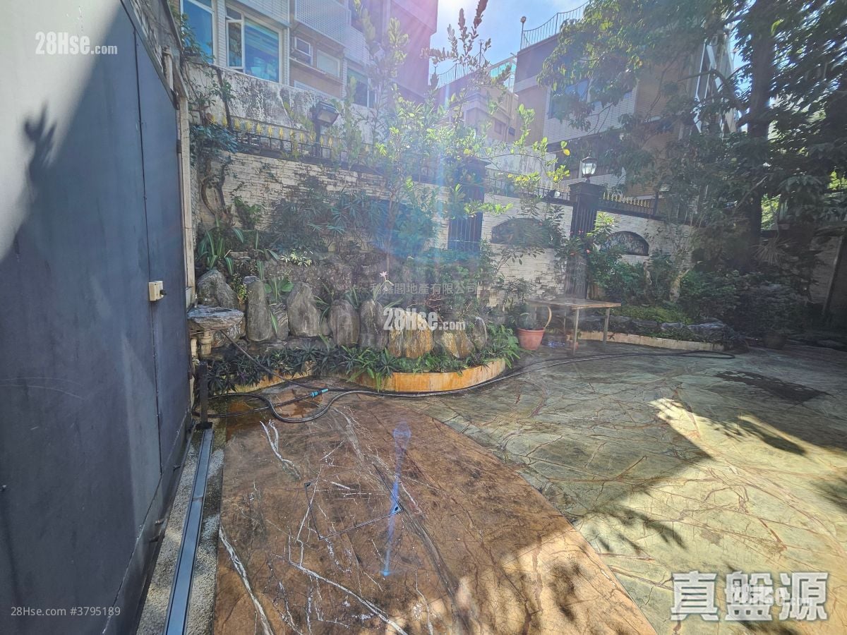 Conwell Villa Rental 1,802 ft²