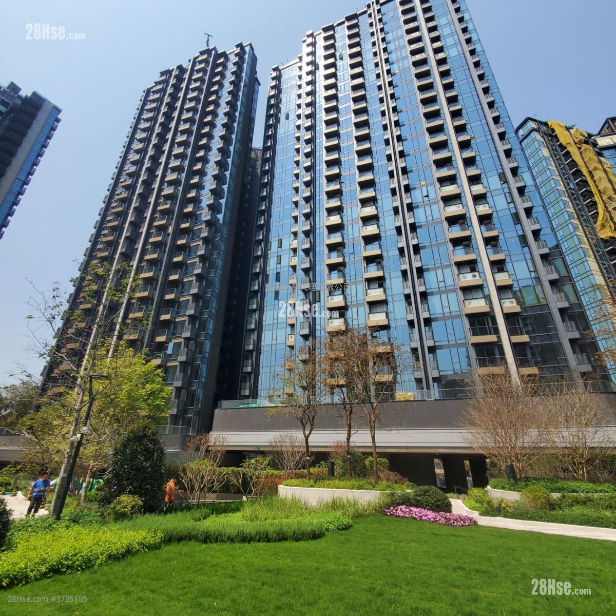 In One Rental 3 Bedrooms , 3 Bathrooms 941 ft²