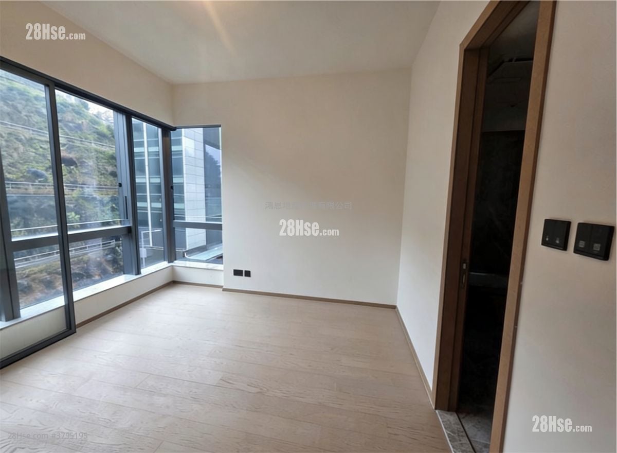 In One Rental 3 Bedrooms , 3 Bathrooms 941 ft²