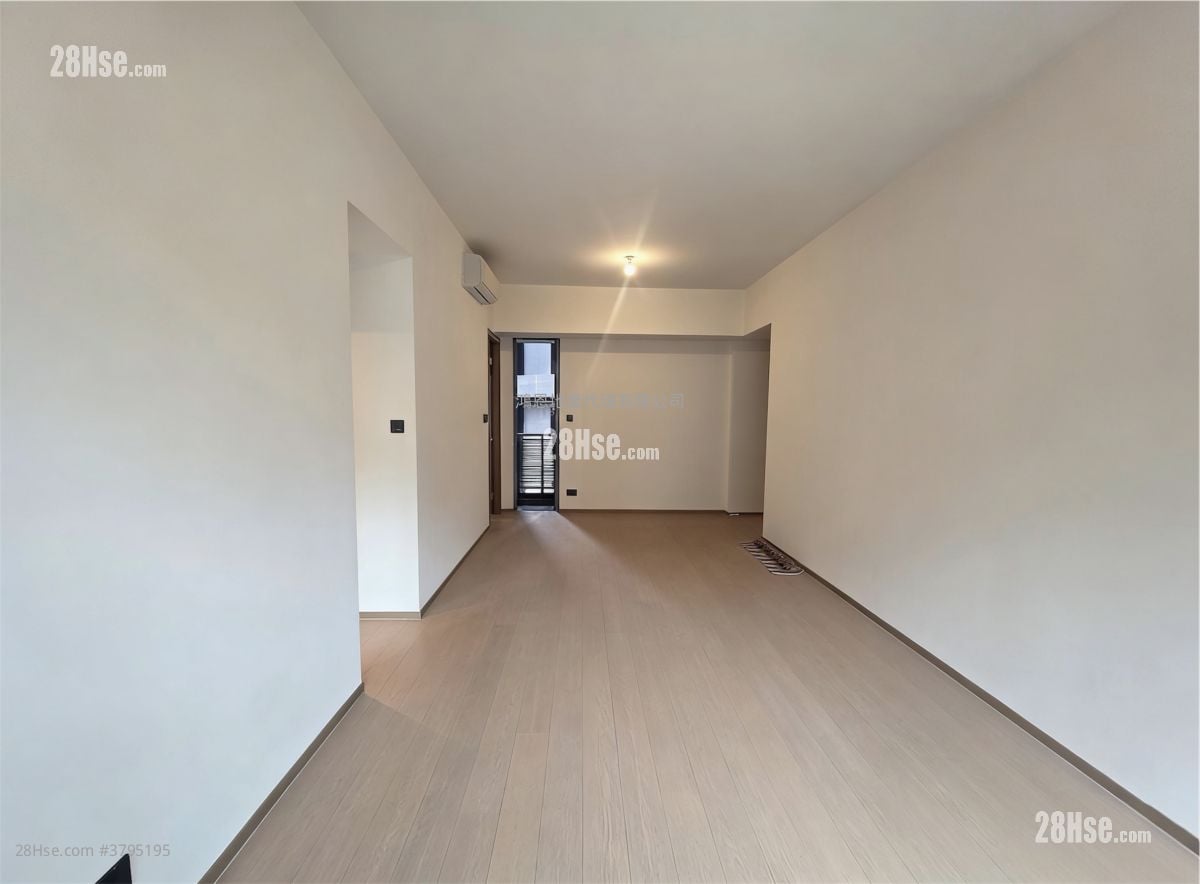 In One Rental 3 Bedrooms , 3 Bathrooms 941 ft²