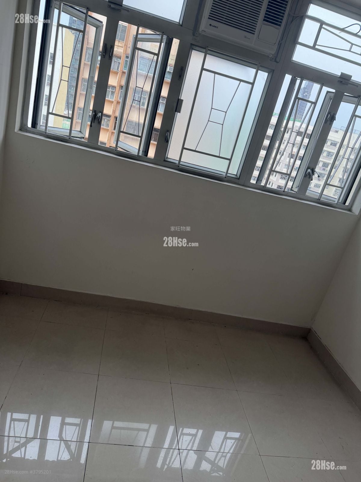 德丰大厦 售盘 4 房 , 4 浴室 573 平方尺