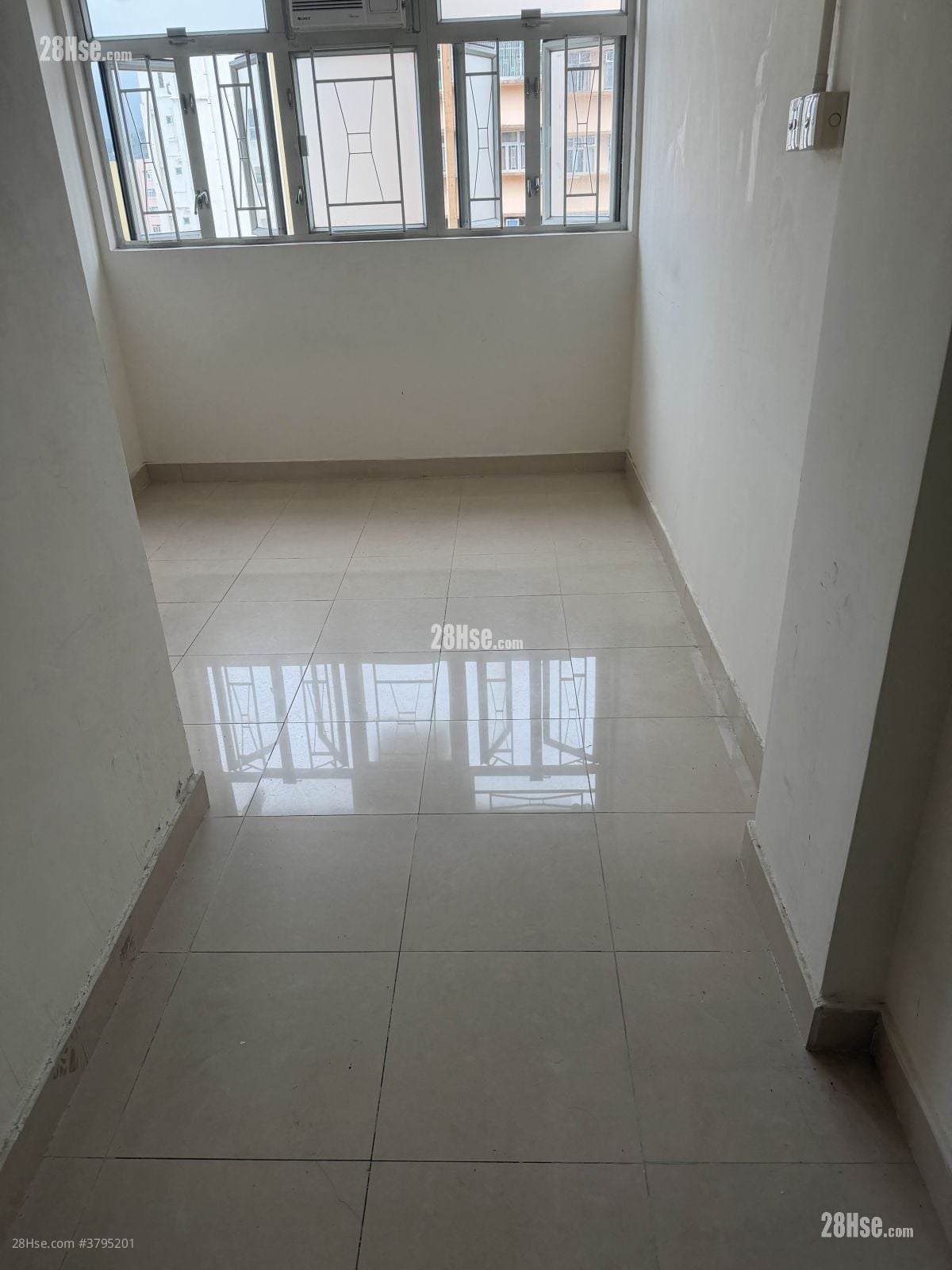 德丰大厦 售盘 4 房 , 4 浴室 573 平方尺