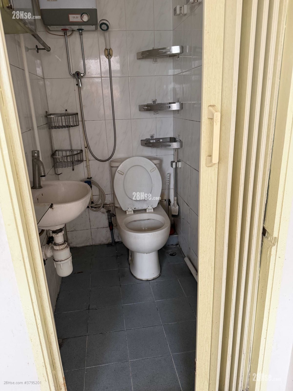 德丰大厦 售盘 4 房 , 4 浴室 573 平方尺